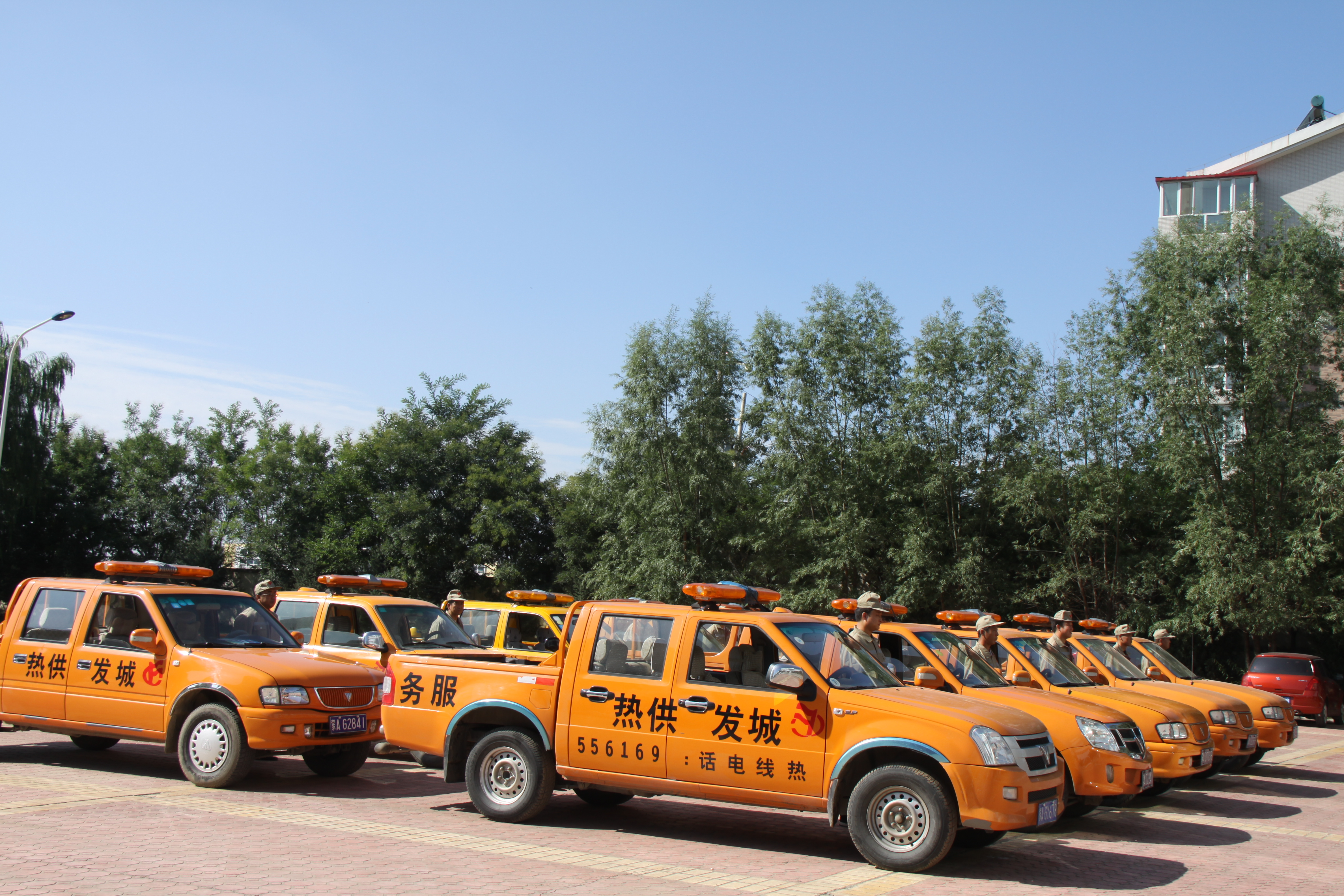 供熱服務(wù)、搶險(xiǎn)車(chē)隊(duì).jpg